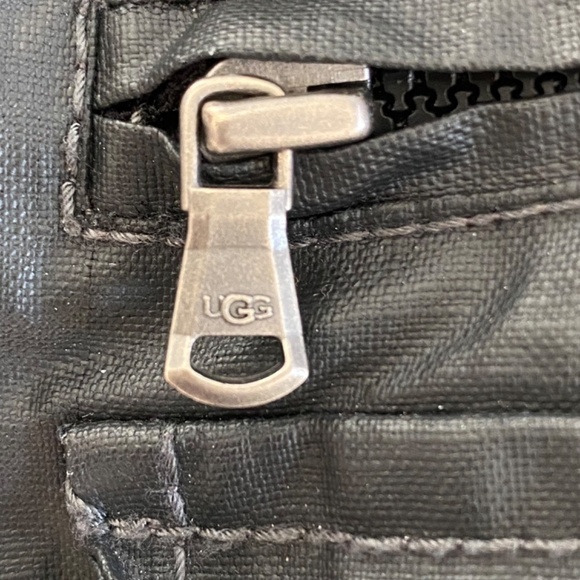 Rare UGG Zip-off Sleeve Hike Walk Travel Windbraker Jacket in Black Size M - Picture 10 of 11